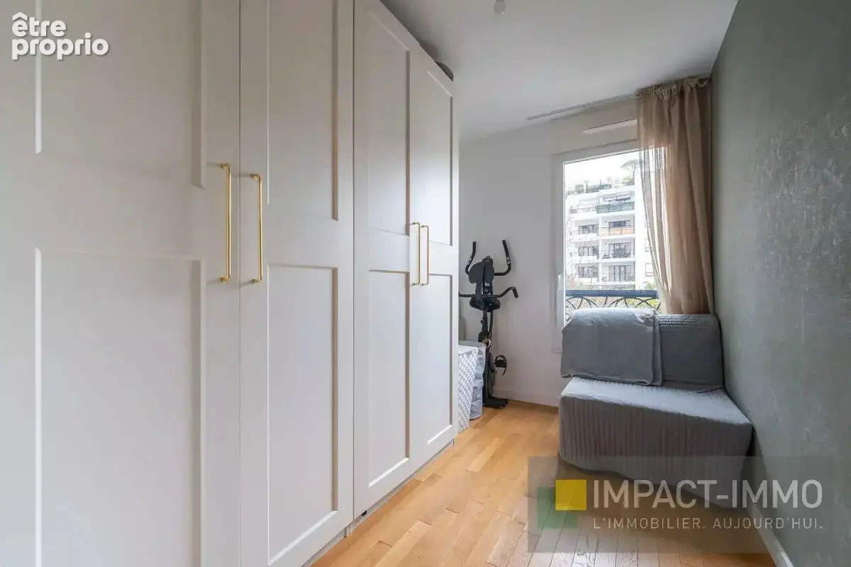 4P Suresnes + Balcon + Parking - photo 3