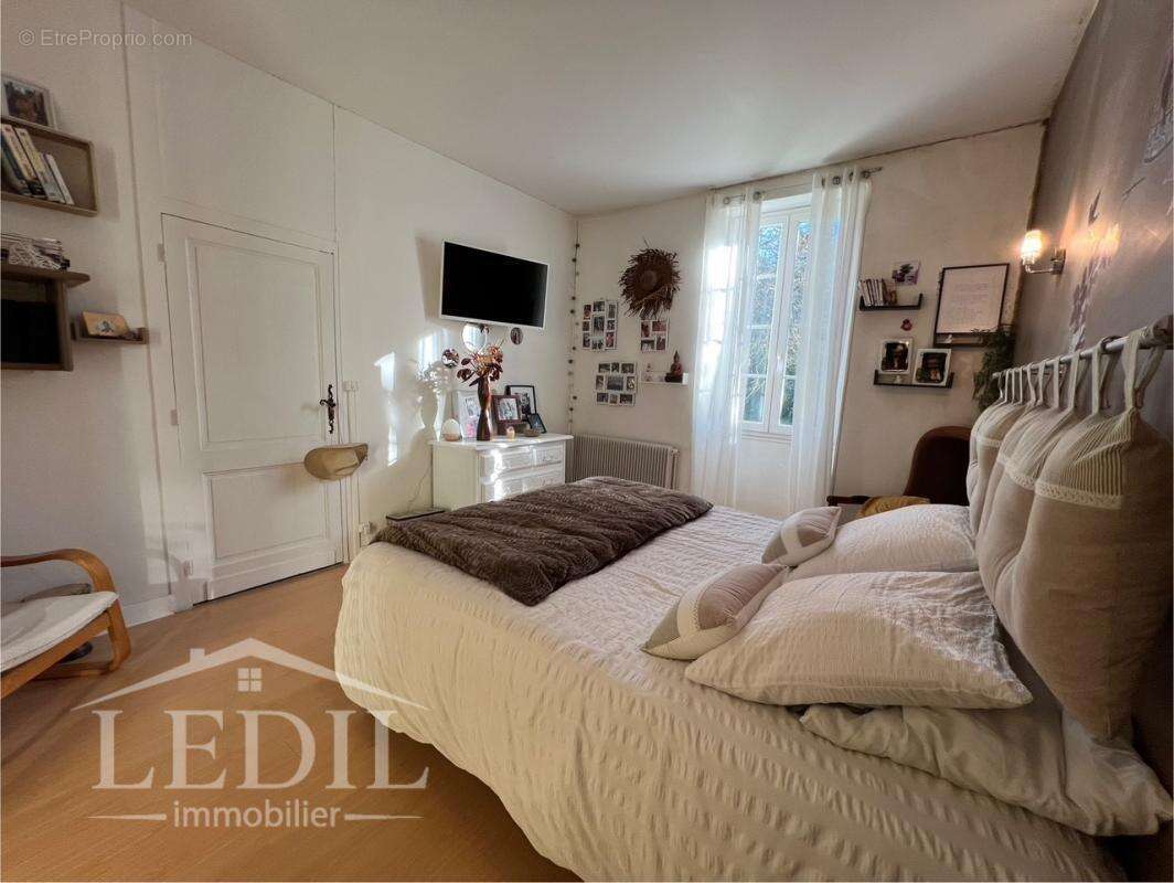 Maison à POUSSIGNAC