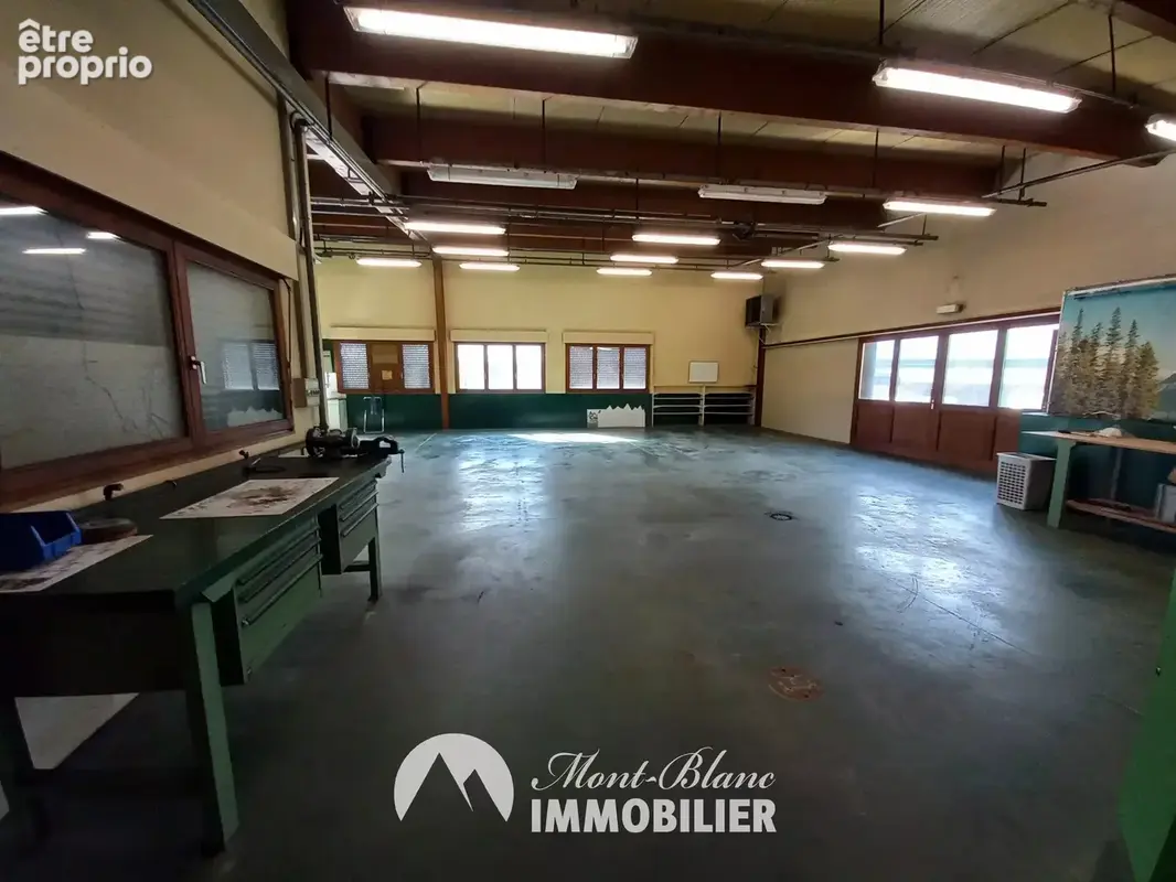 BATIMENT situé en Zone à vocation d'activités économiques - photo 3