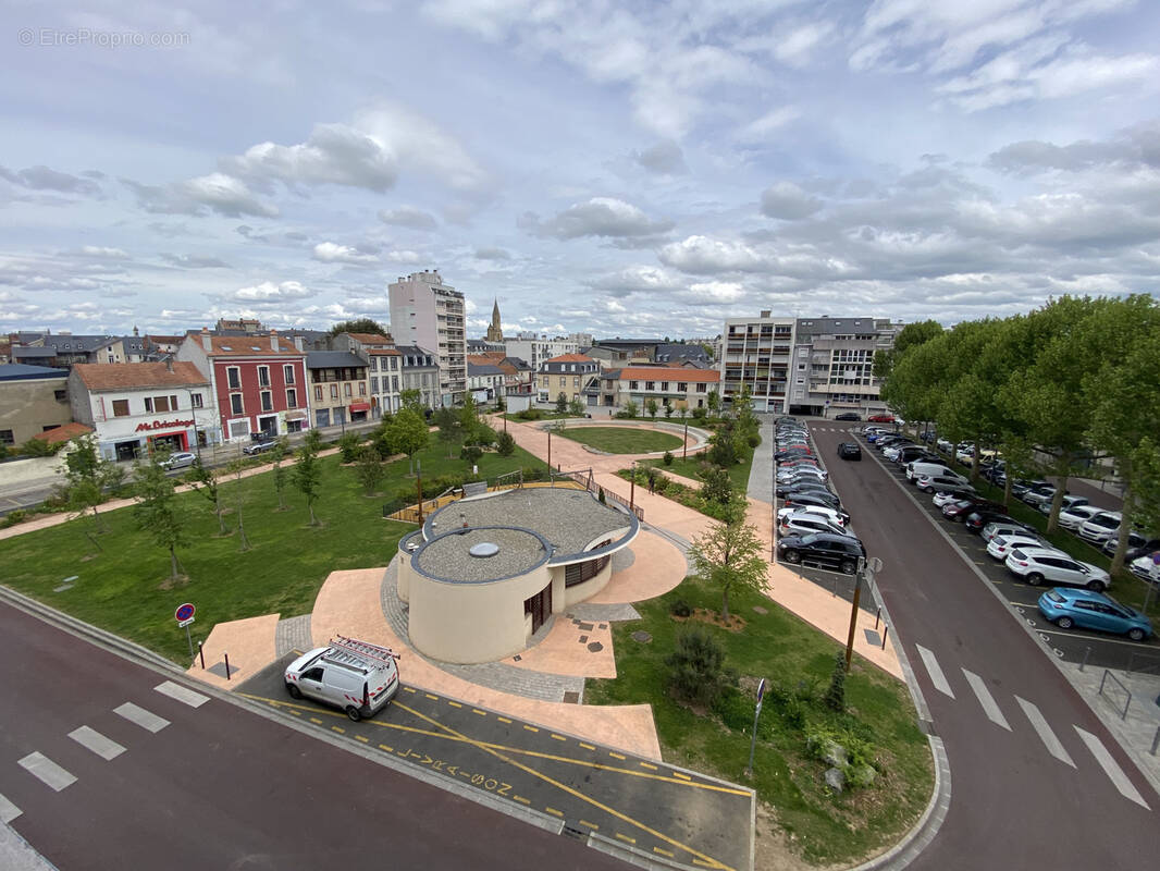 Appartement T3 à rénover - Place au bois - photo 4