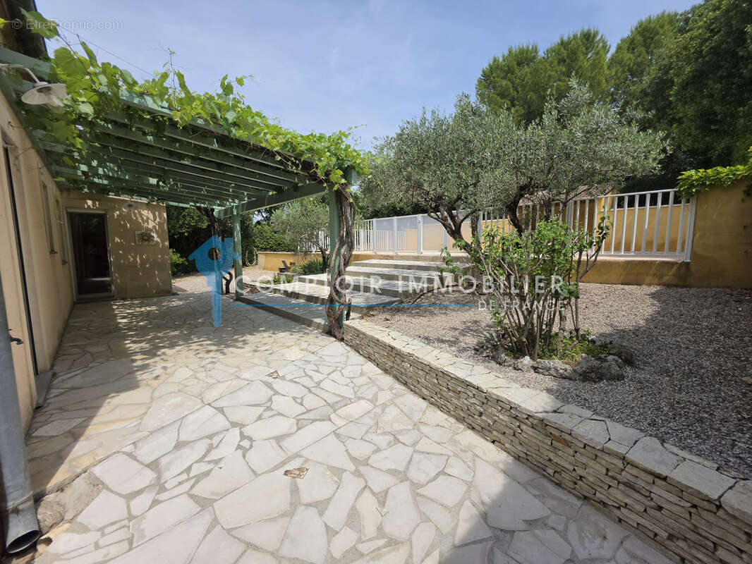 Dépt Hérault (34) -Aniane - À vendre - Villa T4/T5 avec terrasses, piscine, garage, sous-sol, parcelle de 1800 - photo 5