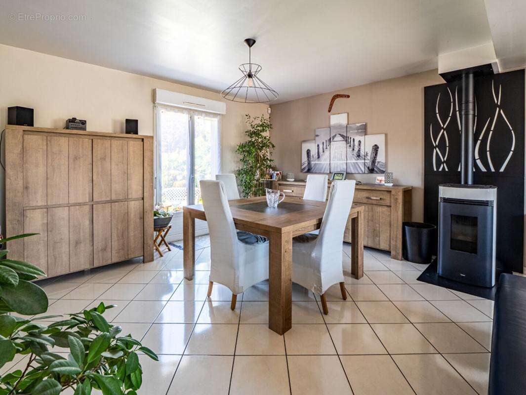 MAREUIL-LÈS-MEAUX  Maison récente 4 chambres avec jardin de 600 m² - photo 2