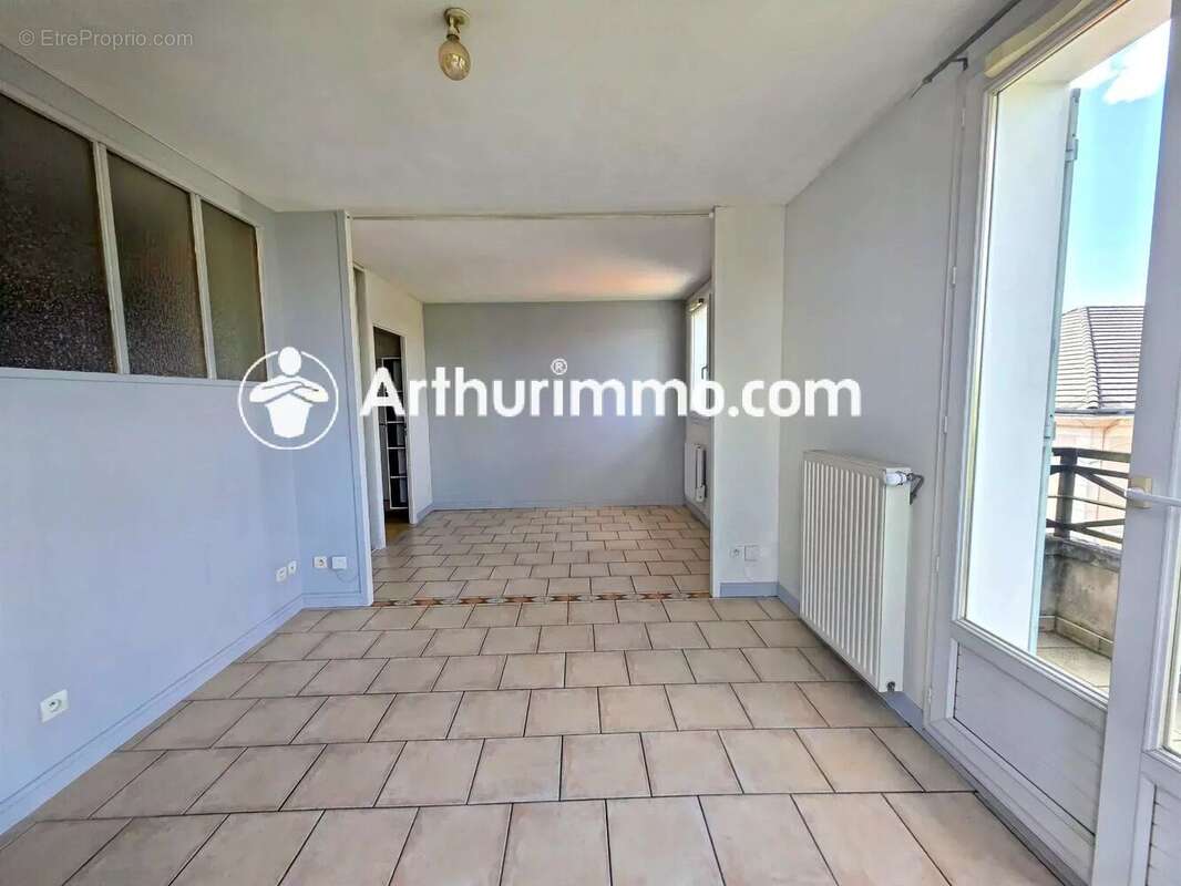 Appartement à SAVIGNY-LE-TEMPLE