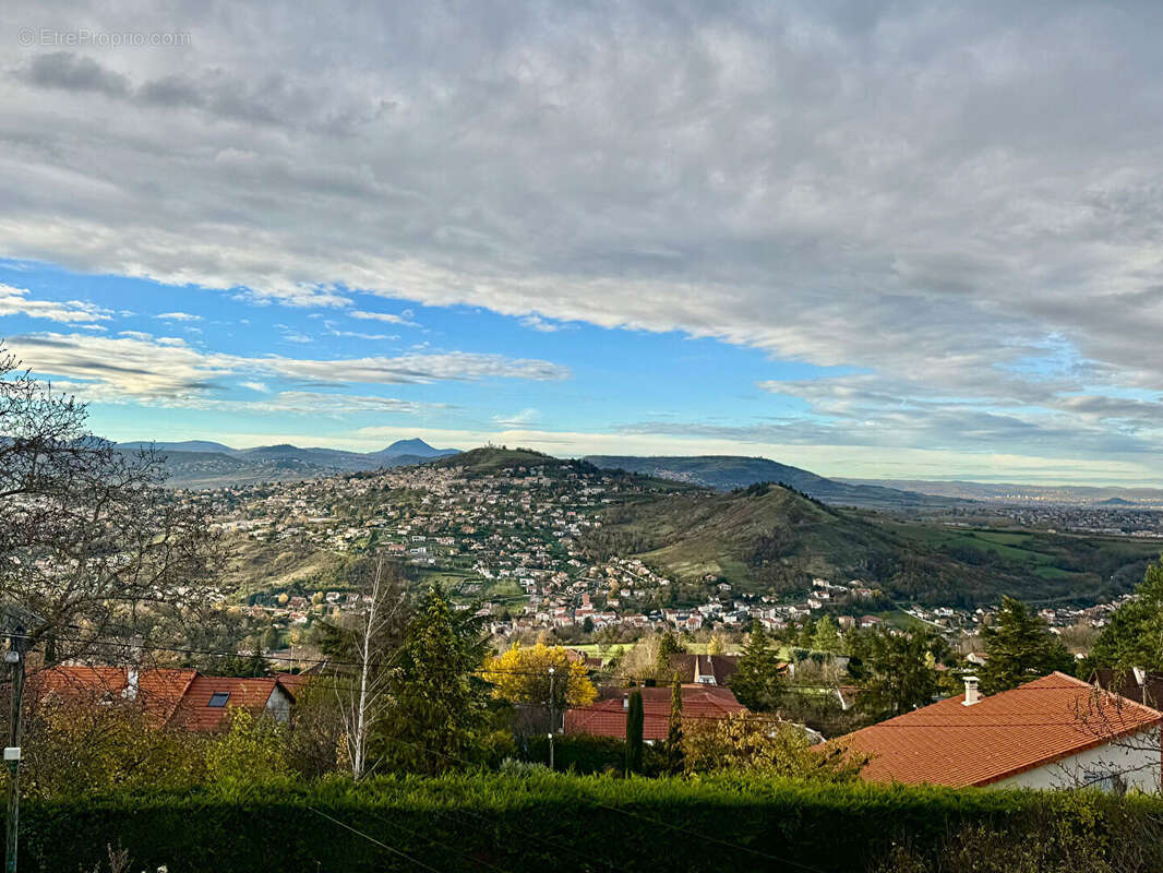 Maison à VEYRE-MONTON