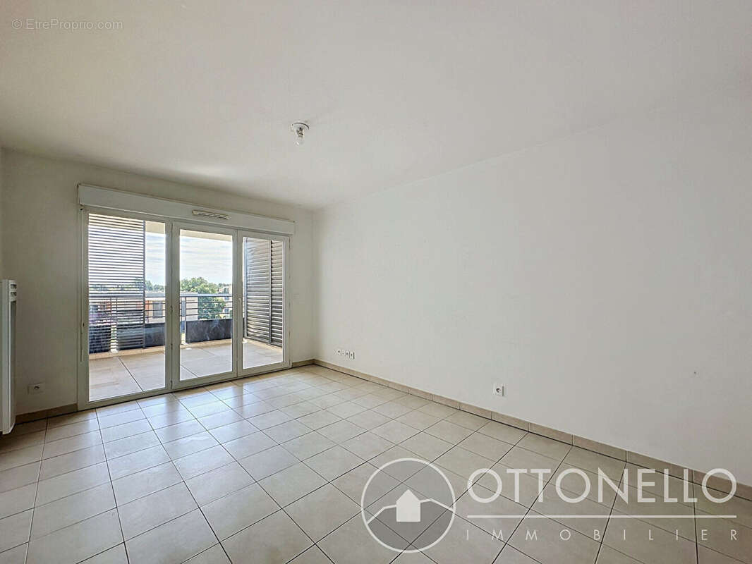 Appartement à ROQUEBRUNE-SUR-ARGENS
