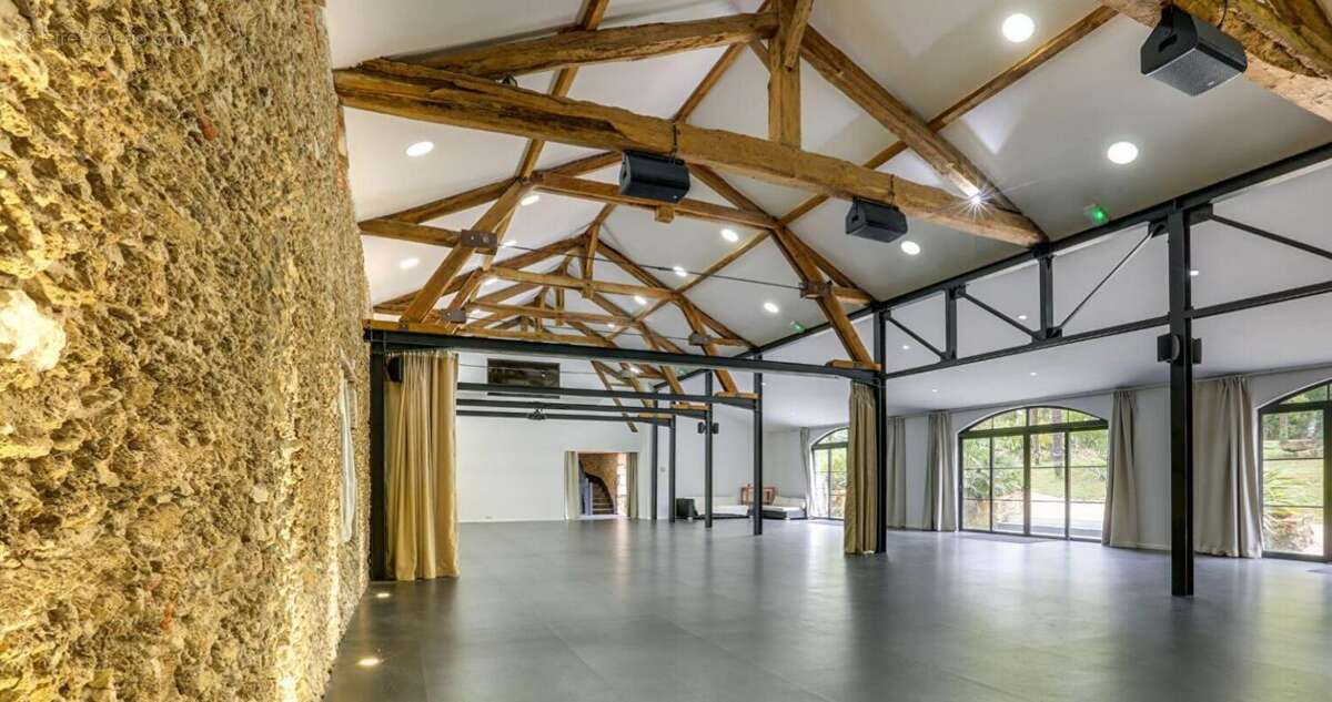 Domaine du XVIIIème siècle - 390 m2 - photo 5