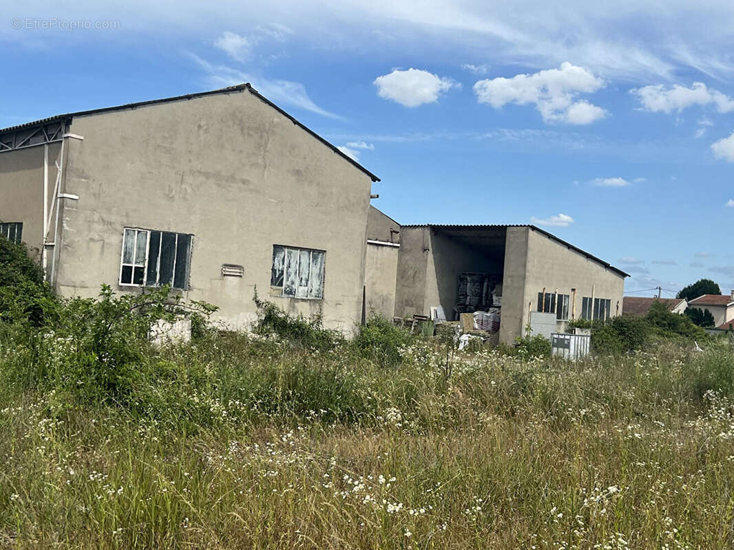 Commerce à ANNEYRON