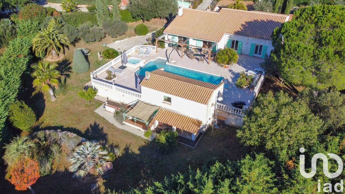 Photo 1 - Maison à ROQUEBRUNE-SUR-ARGENS