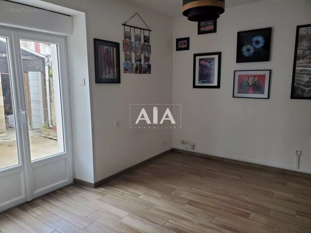 Maison à CHAMPAGNE-MOUTON