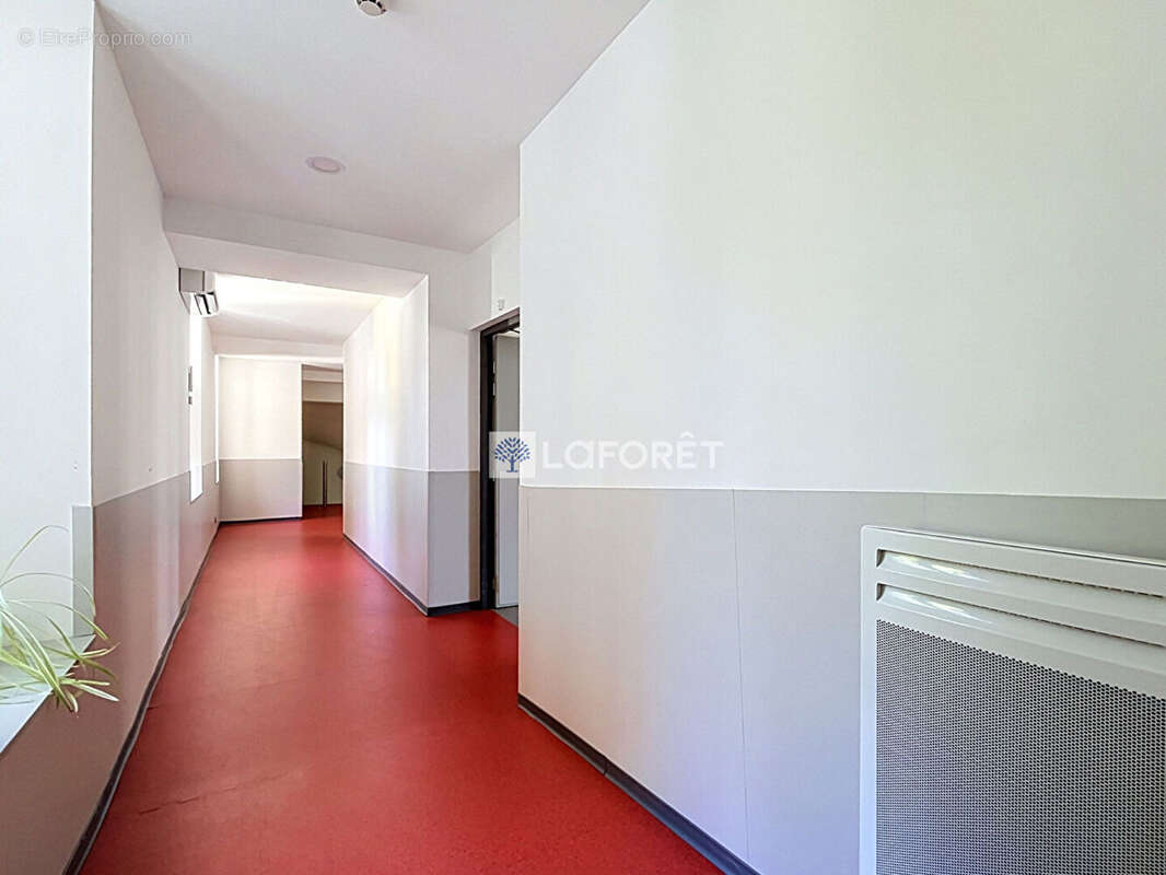 Immeuble 7 logements local commercial parking jardin Parthenay - photo 9