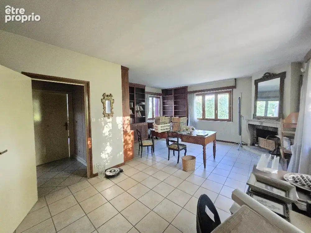 Maison familiale de caractère à Chaponost, 244 m2 habitables (304 m2 au sol total) sur terrain clos et arboré - photo 19