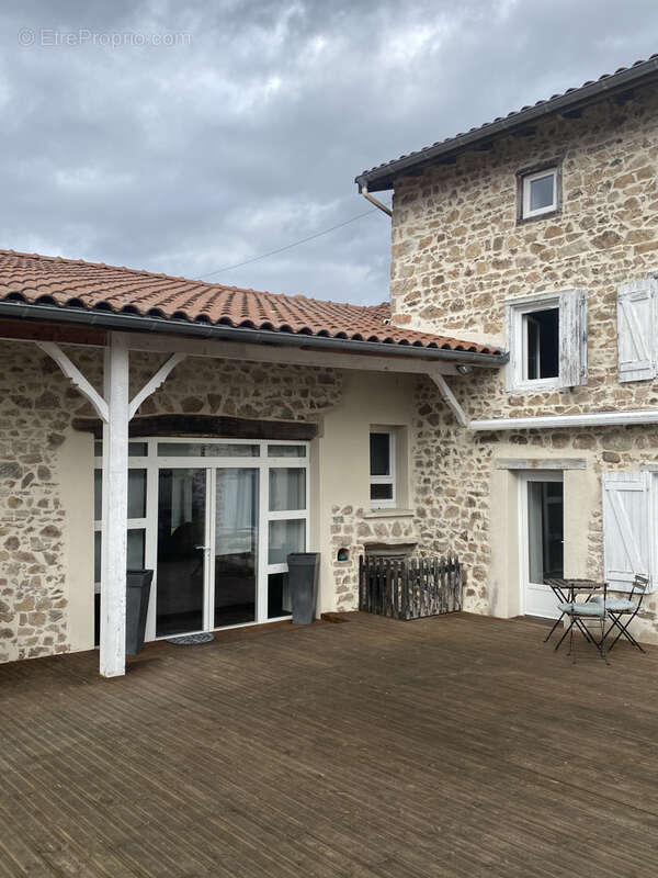 Maison à SAINT-JUST-EN-CHEVALET