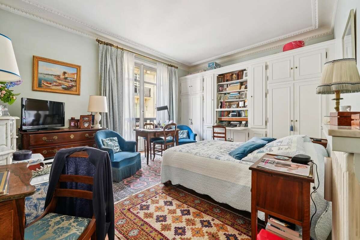 Appartement à NEUILLY-SUR-SEINE