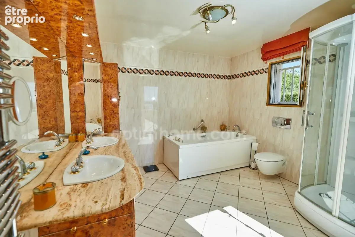 BOUZIGUES – Villa 250 m², vue étang, piscine à débordement, appartement indépendant - photo 12