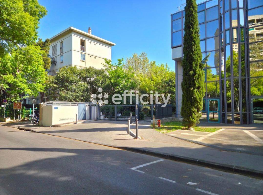 Parking à MARSEILLE-9E