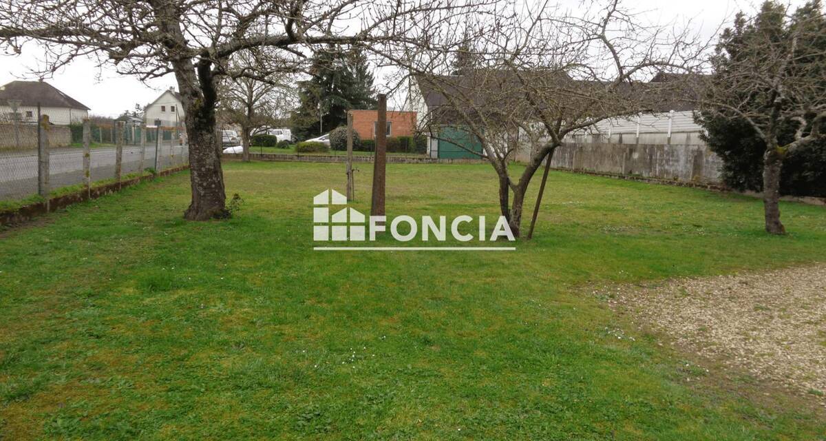 Terrain à POILLY-LEZ-GIEN