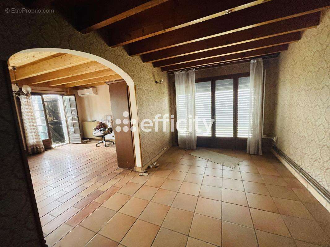 Maison à BEYCHAC-ET-CAILLAU