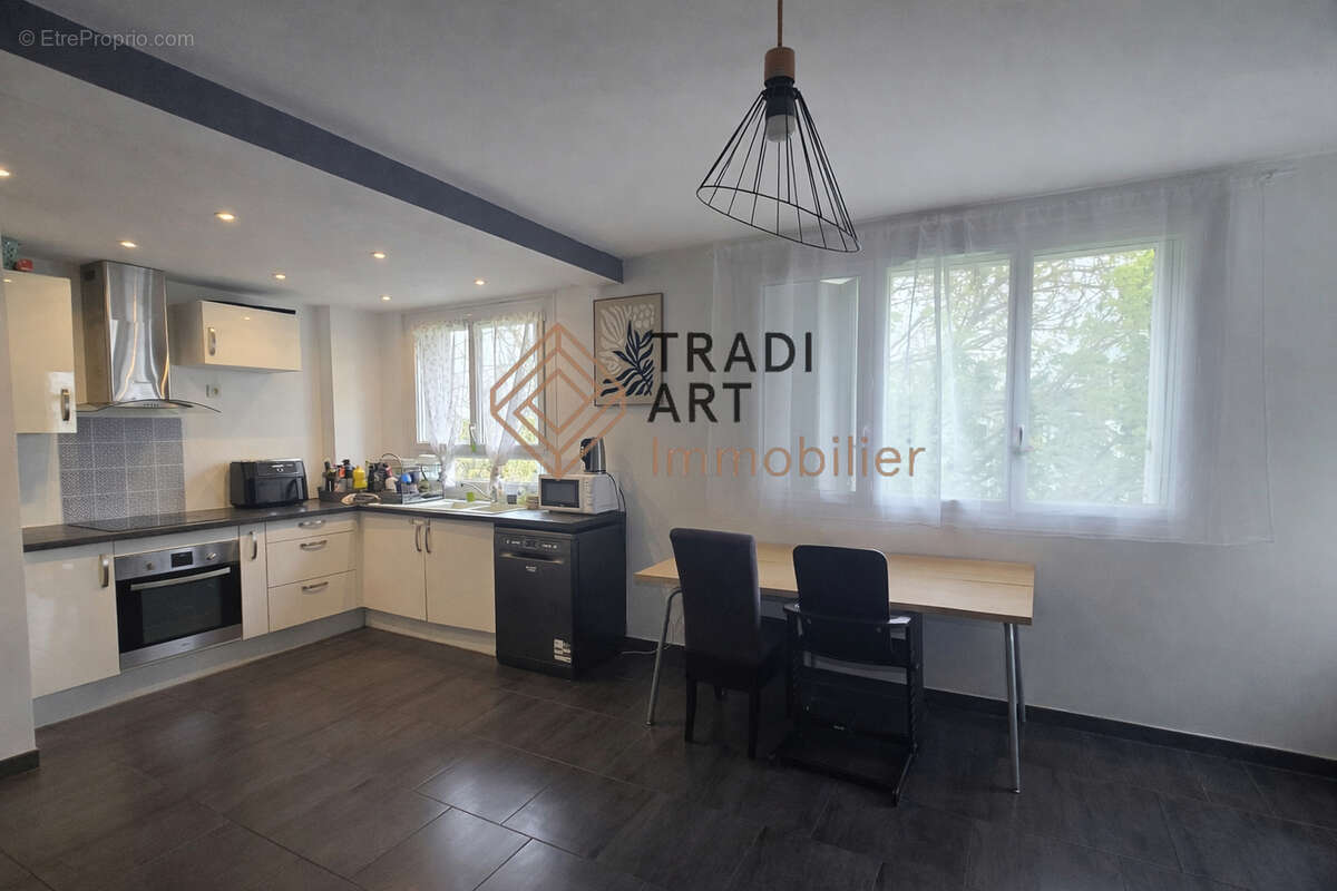 Appartement à SAINT-MICHEL-SUR-ORGE