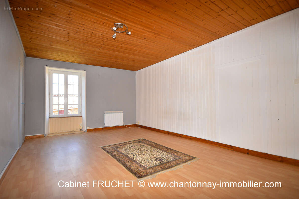 Maison à SAINT-VINCENT-STERLANGES