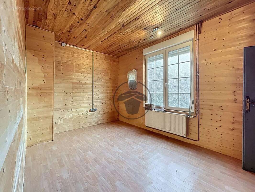 Maison à MONTBREHAIN