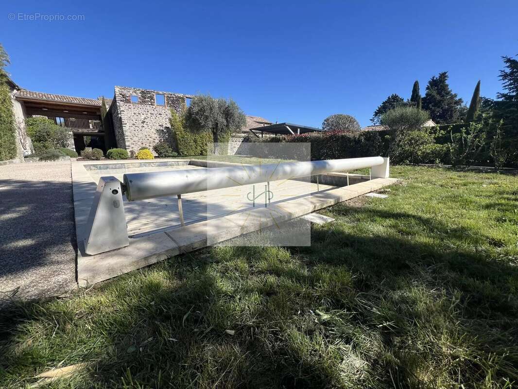 Maison à ALBA-LA-ROMAINE