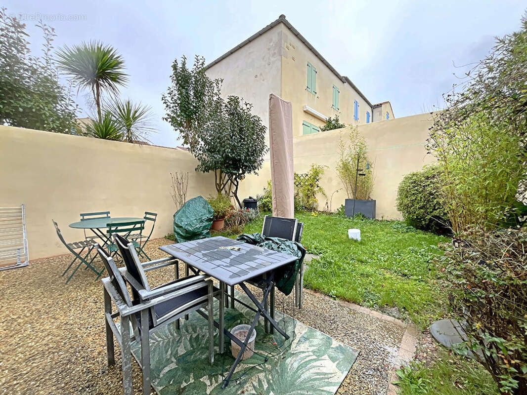 Maison à VAUX-SUR-MER