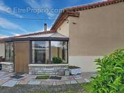 Photo 1 - Maison à VILLENEUVE-LA-COMPTAL