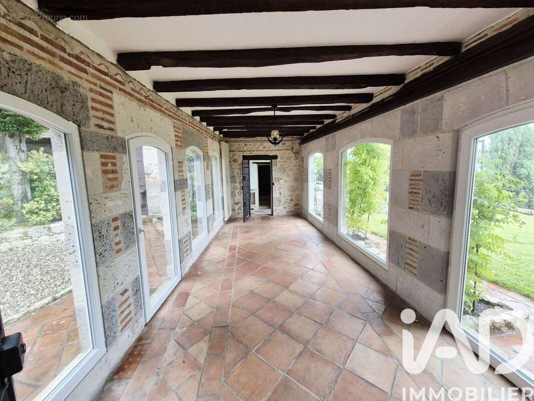 Maison 330 m² à Clermont-Dessous  - photo 9