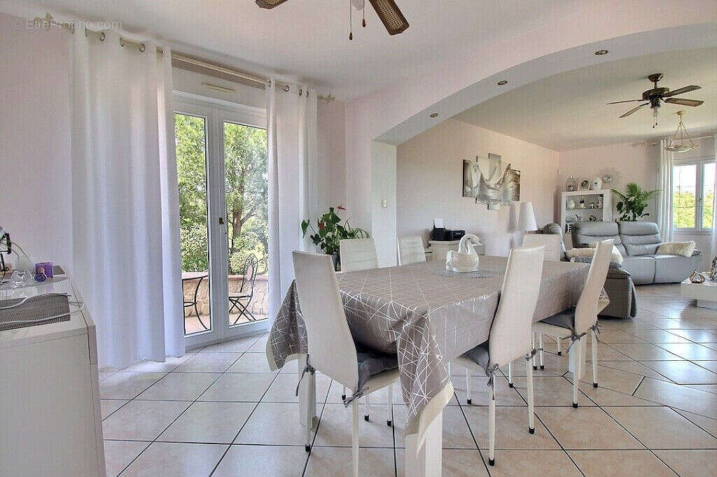 Maison à ROQUEBRUNE-SUR-ARGENS