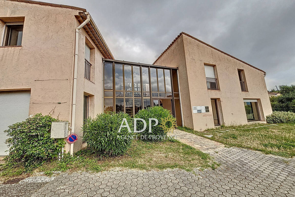 Commerce à CHATEAUNEUF-GRASSE