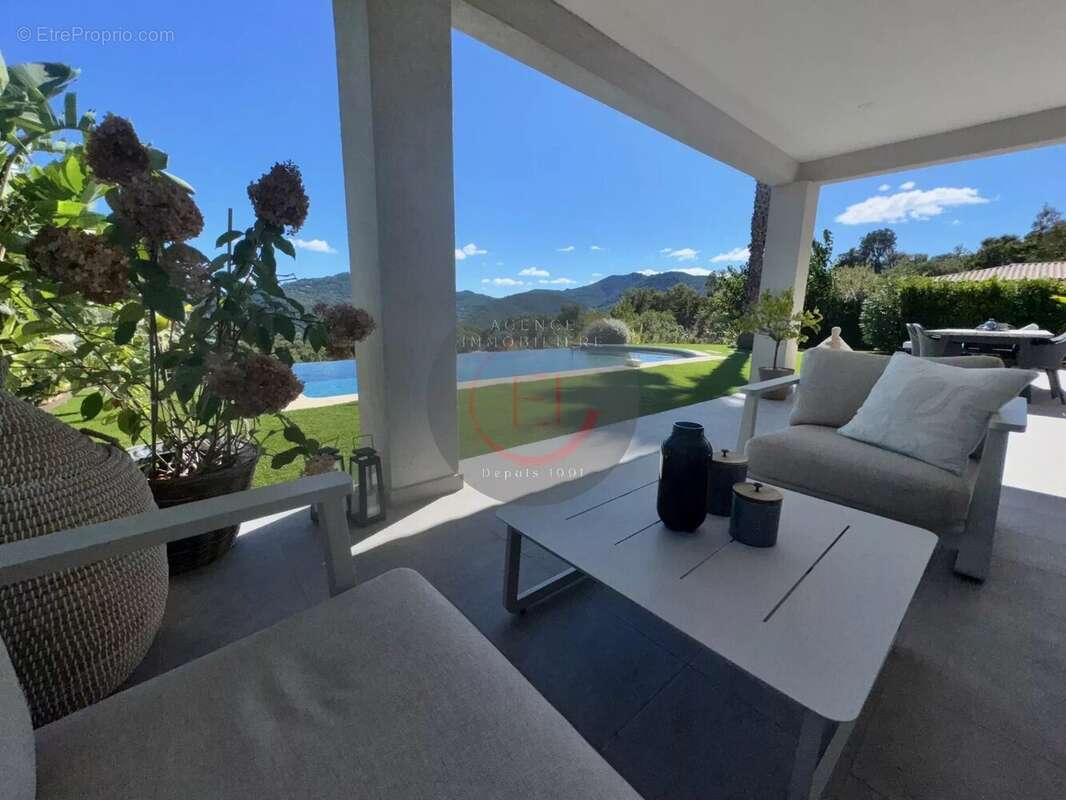 Maison à LES ADRETS-DE-L&#039;ESTEREL