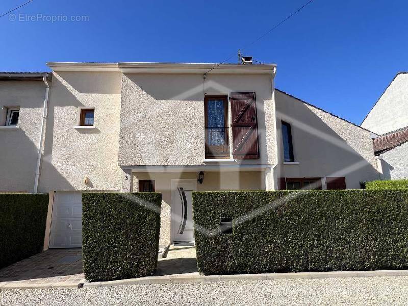 Maison à COMBS-LA-VILLE