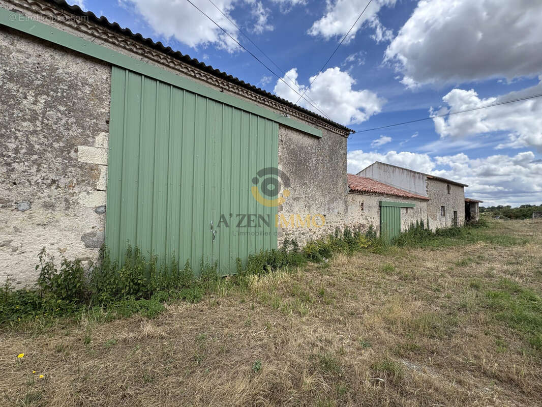 Maison 129 m² à Faye-L'abbesse  - photo 2