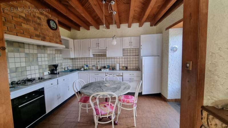 Maison à SAINT-BONNET-DES-QUARTS