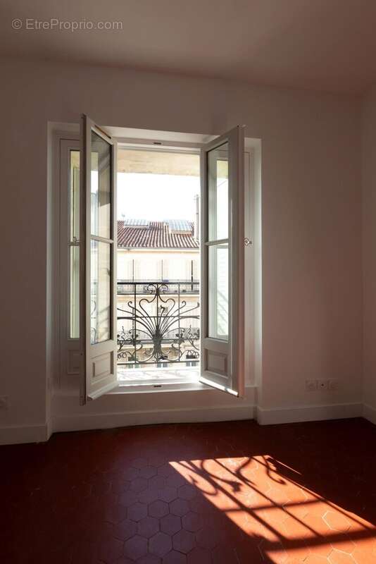 Appartement à MARSEILLE-1E