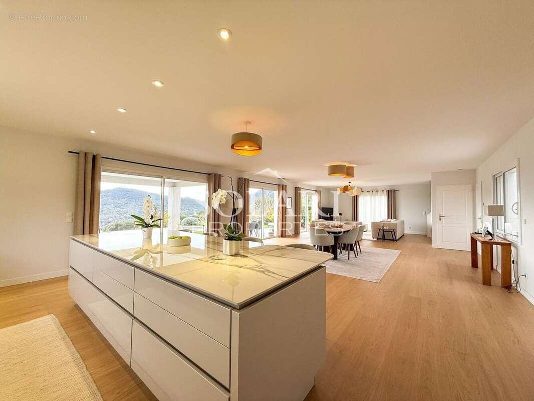 Maison à MANDELIEU-LA-NAPOULE