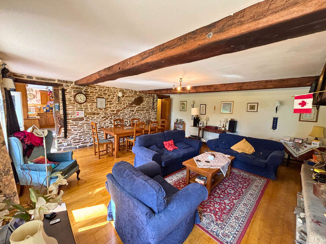 Maison - 134 m2 - En pierre - Avec dépendances - SAINT LAURENT DE CUVES - photo 5