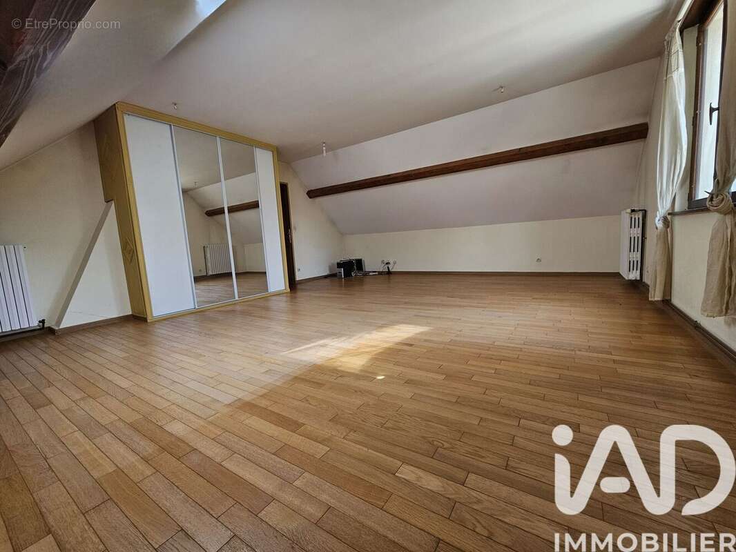 Maison 178 m² à Saint-Fargeau-Ponthierry  - photo 5