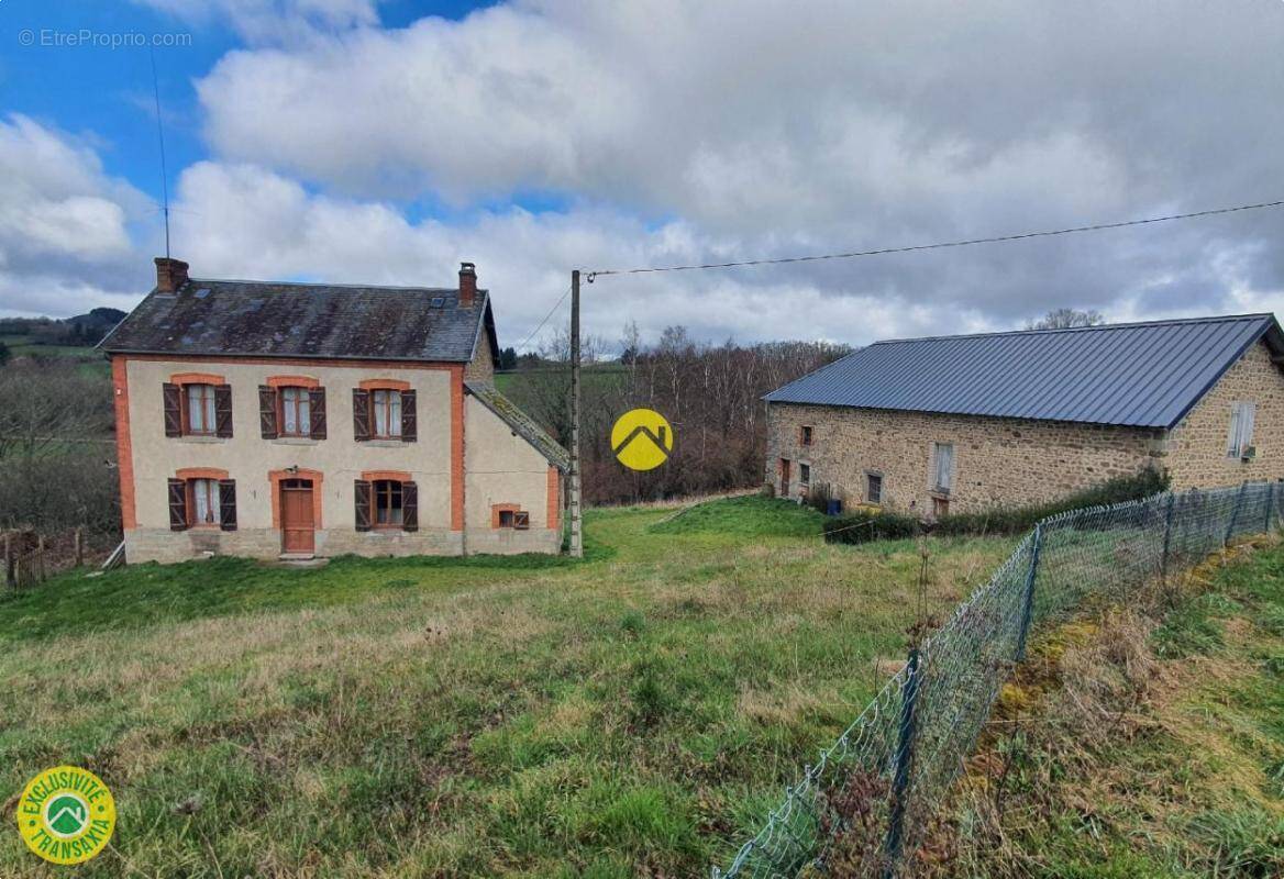 Maison à AHUN