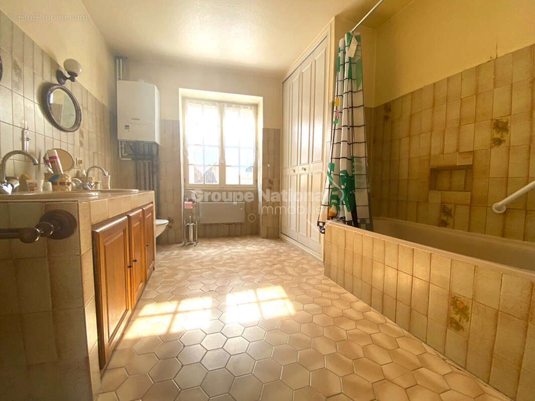 Chateaurenard centre , maison 108 m² + garage 20m² + cour + jardin - photo 8