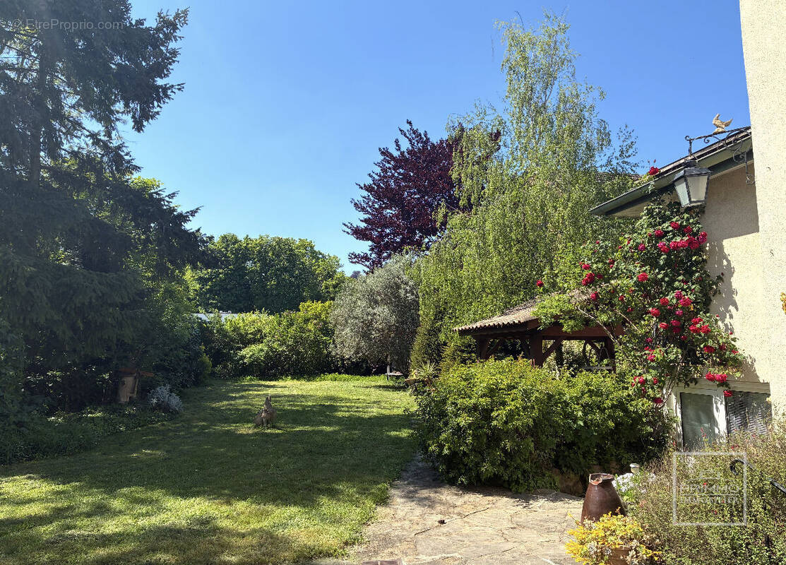 Maison à SAINT-CYR-AU-MONT-D'OR