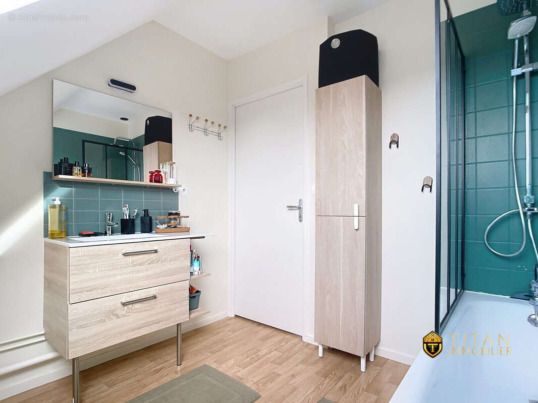 Maison semi-individuelle, 3 chambres, jardin exposé sud-ouest, buanderie, garage à Cappelle la grande (59190) - Maison à CAPPELLE-LA-GRANDE