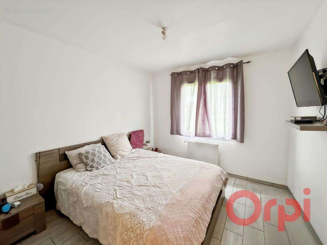 Maison à SAINT-PIERRE-LES-ETIEUX