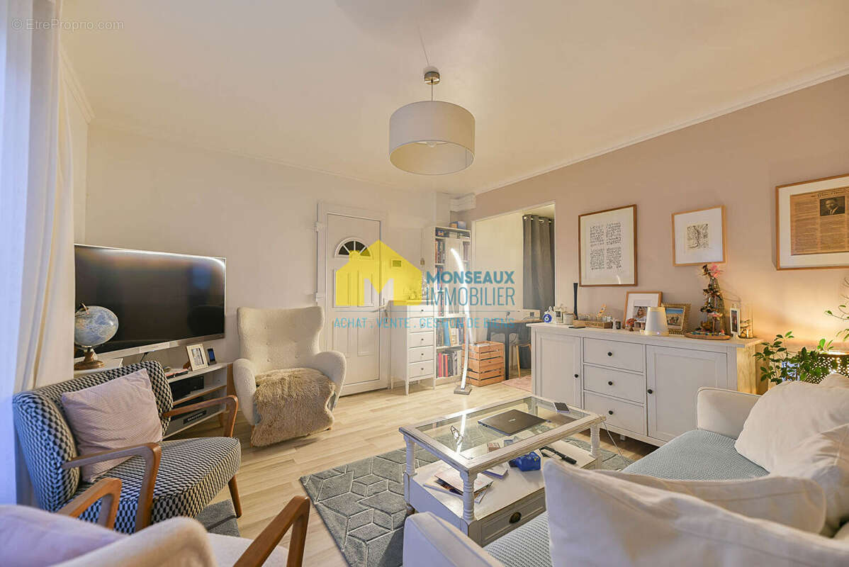 Appartement à SAINTE-GENEVIEVE-DES-BOIS