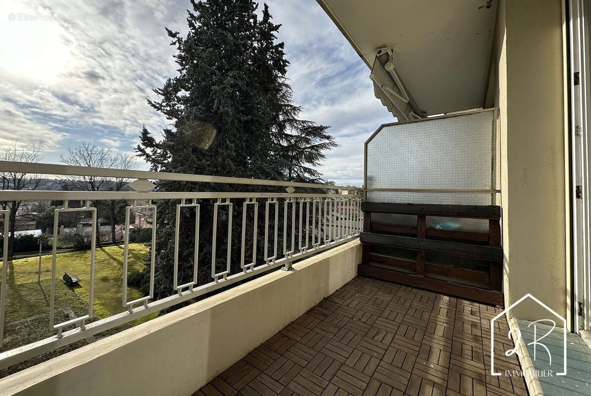 Appartement à PIERRE-BENITE