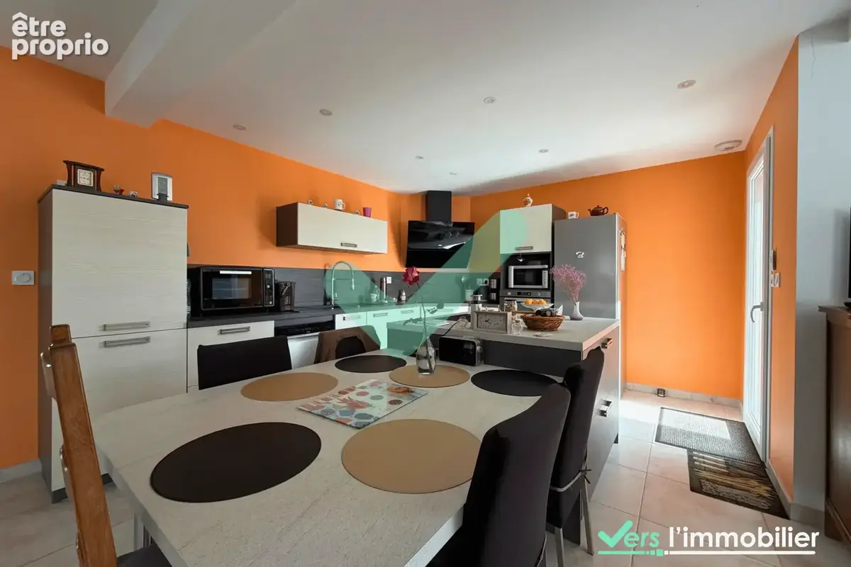 Belle maison contemporaine de 194 m2 de 2015 avec 4 chambres, sous sol et garages - photo 9