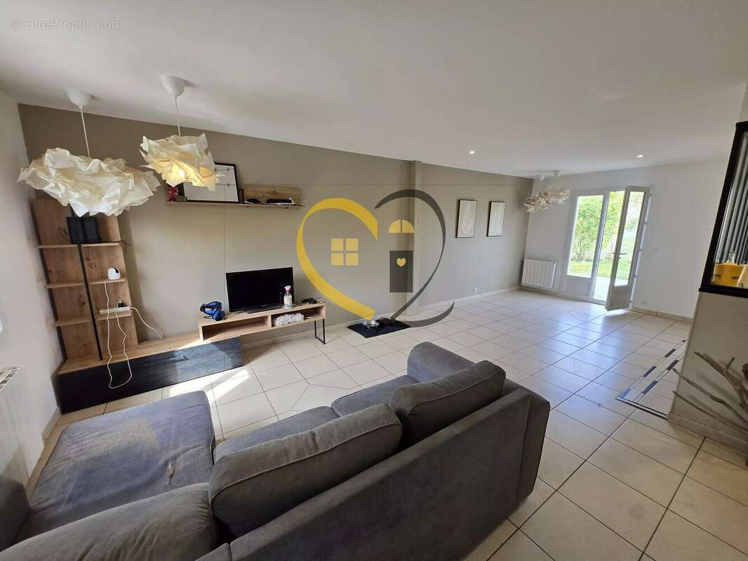 Maison à LES AIX-D'ANGILLON