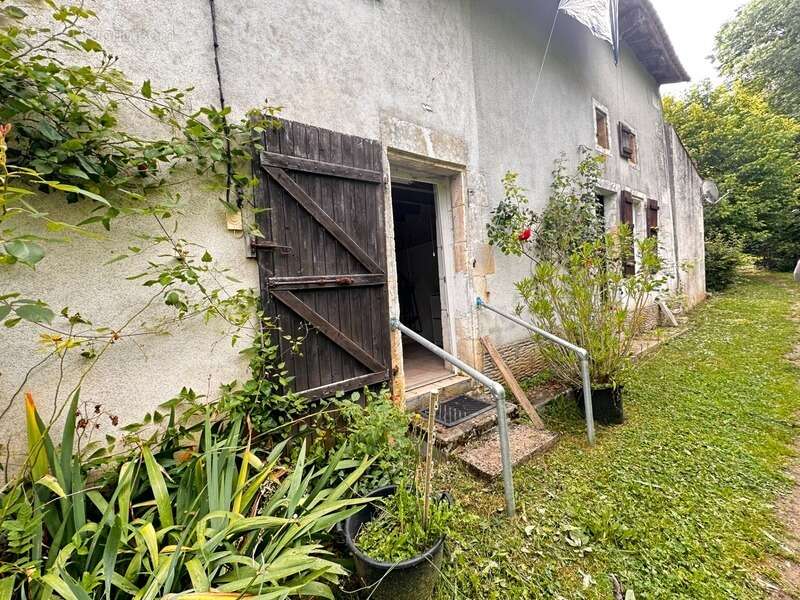 Maison à SAINT-GERMAIN-DE-MONTBRON