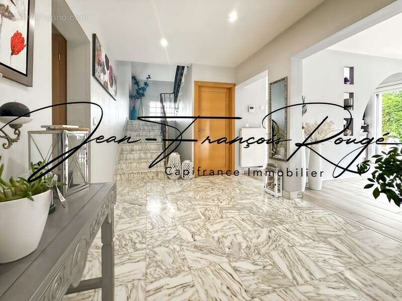 AGNEAUX, superbe maison de 210 m² avec vie de plain-pied, piscine et spa - photo 6