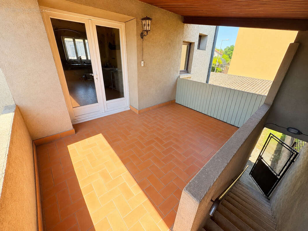 Maison de caractère à réinventer avec terrain et garage,  proche de toutes commodités - photo 7